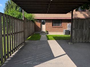 279 Sandowne Dr #14, Waterloo, ON N2K2C1