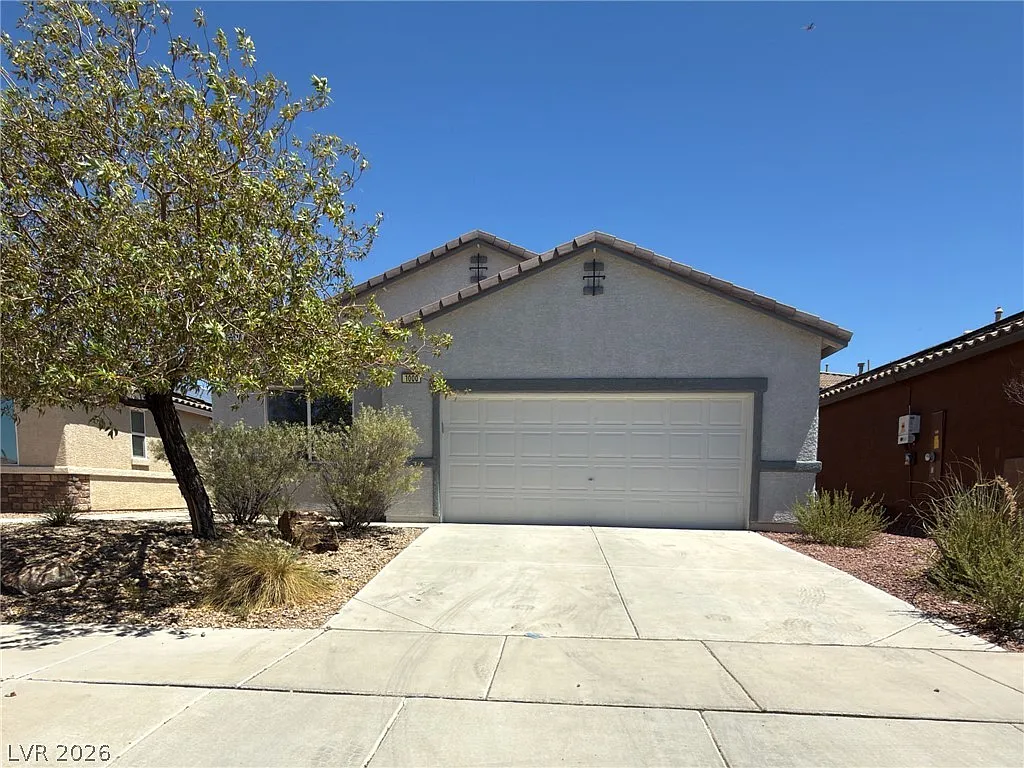 4 bed, 2.0 bath, 1484 sqft, $2,070 — Photo 3