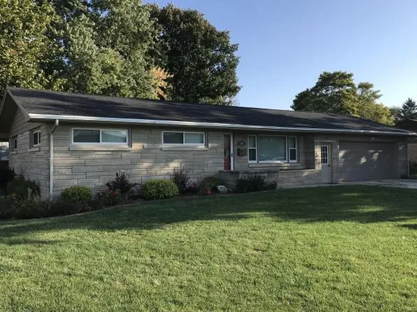 508 Hazel Dr, Gibson City, IL 60936