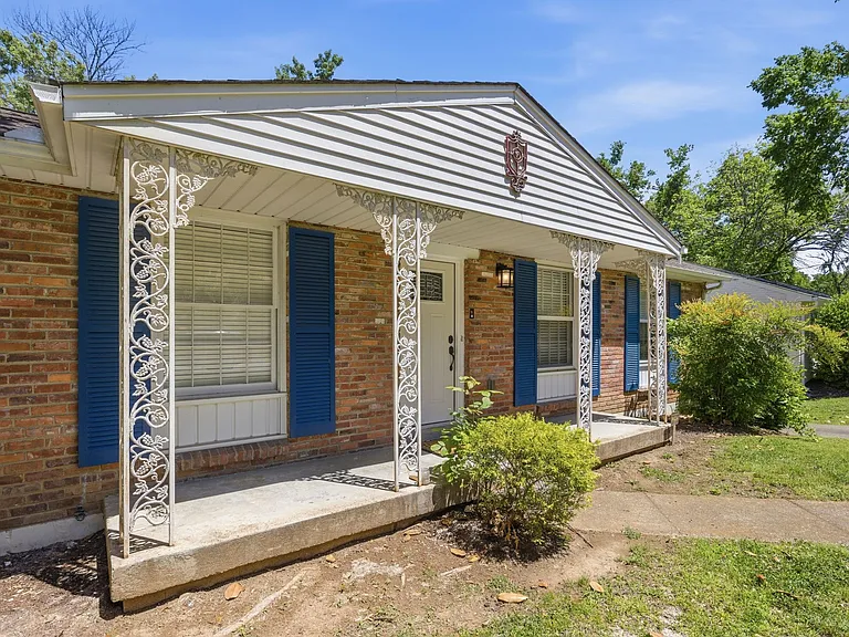340 Lynn Dr — Photo 24
