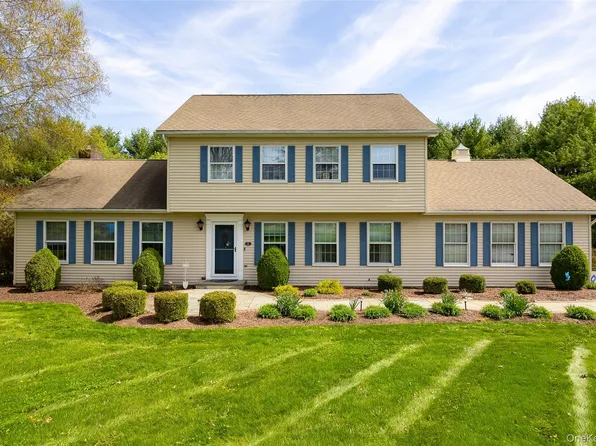 6 Grapevine Place, Poughkeepsie, NY 12603