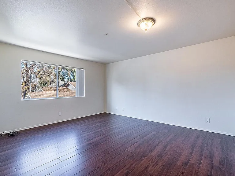 14816 Friar St #102 — Photo 11