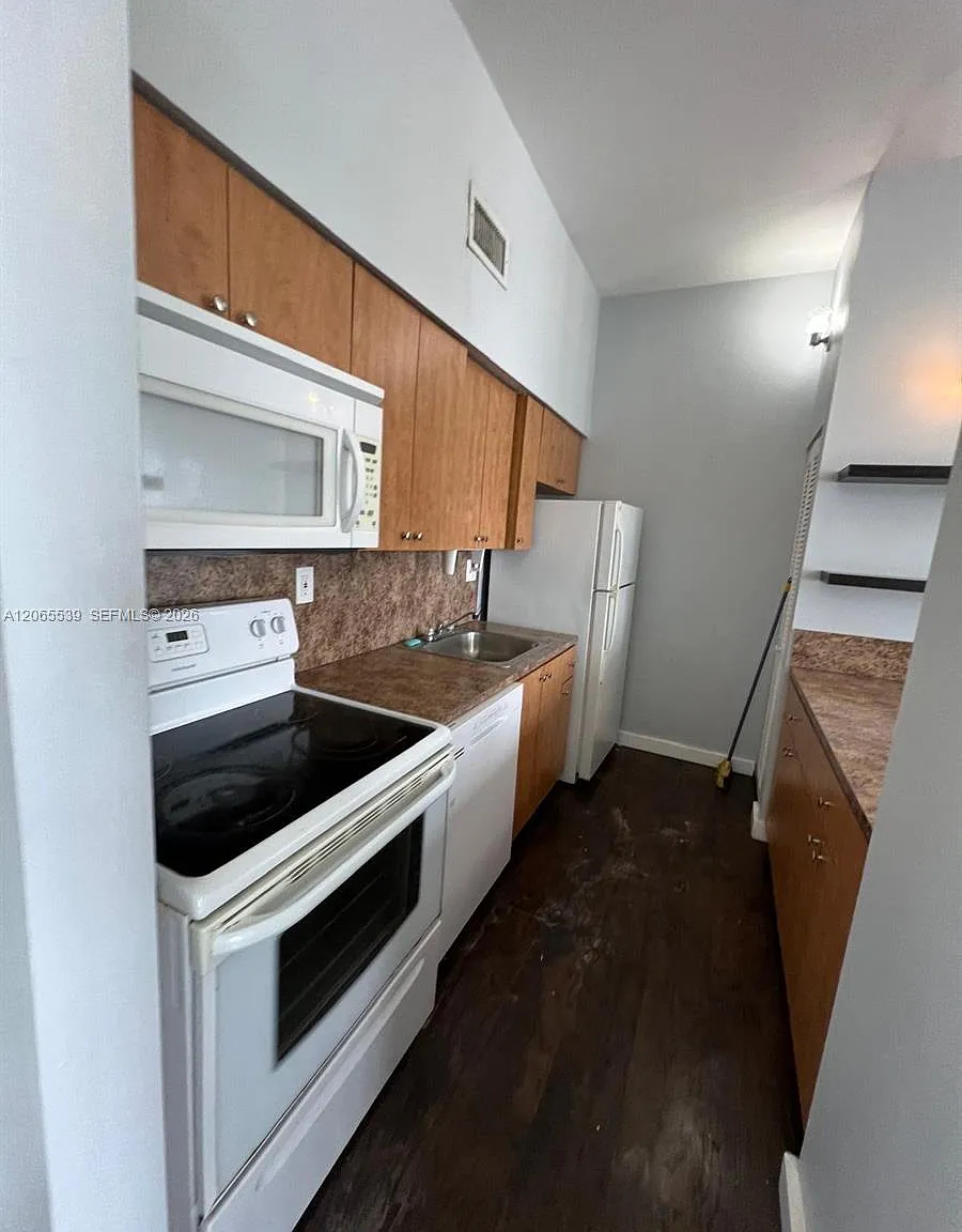 Royal Palms Condo — Photo 2