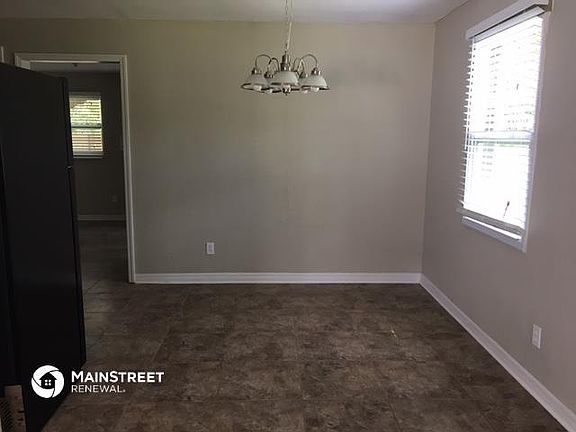 5th image of 3403 Greenbrier Dr