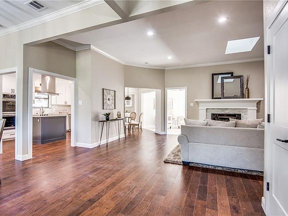 5th image of 248 Simmons Dr