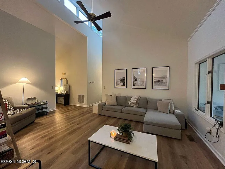 220 Drumar Ct — Photo 5