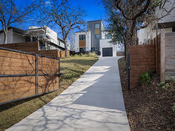 3rd image of 1301 Deloney St