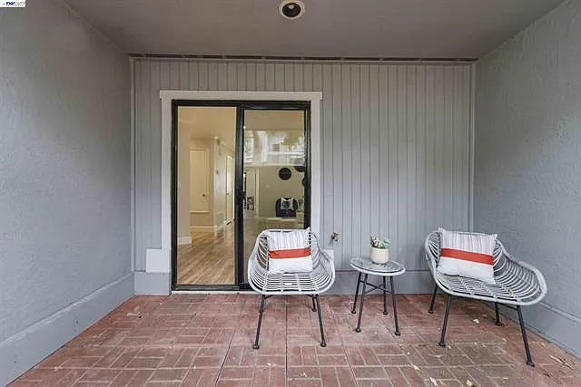 2 bed, 945 sqft, $3,500 — Photo 2