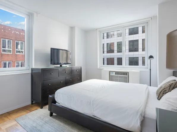 230 West 55th Street image 2 of 10