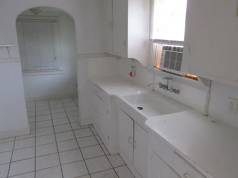 3912 W Gadsden St — Photo 4