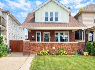 909 Pelissier St, Windsor, ON N9A 4L6