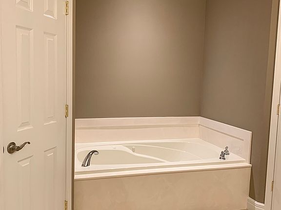 Jetted tub in master