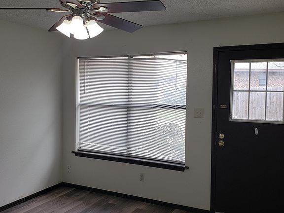 5th image of 2501 Oakhurst Dr #D