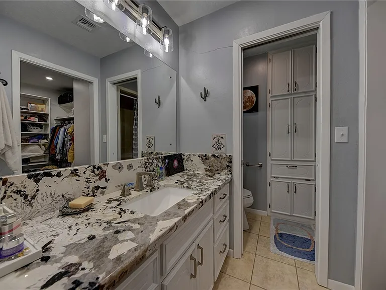 1600 Pecan St — Photo 29