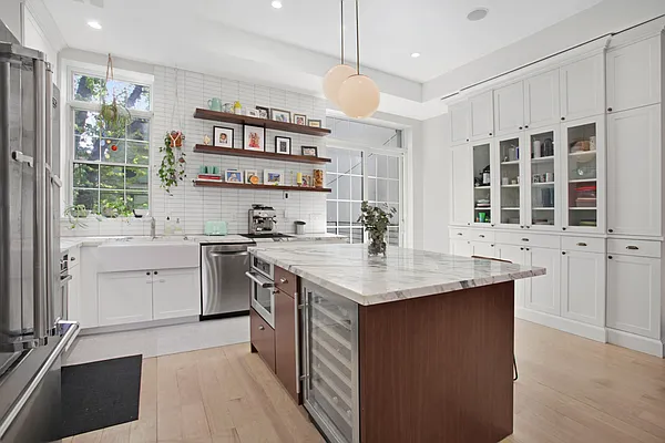 Sold by Compass | media 2