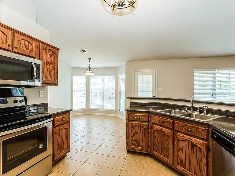 2717 Baird Dr — Photo 7