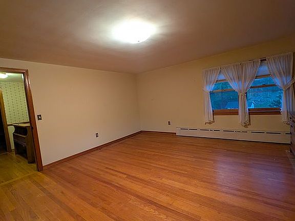 3rd image of 92 Wells Rd