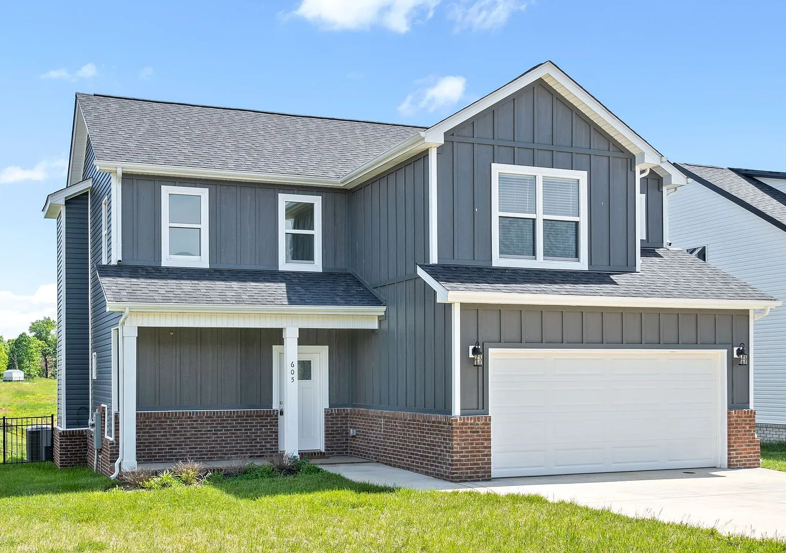 Pet Friendly Three Bedroom! — Photo 2