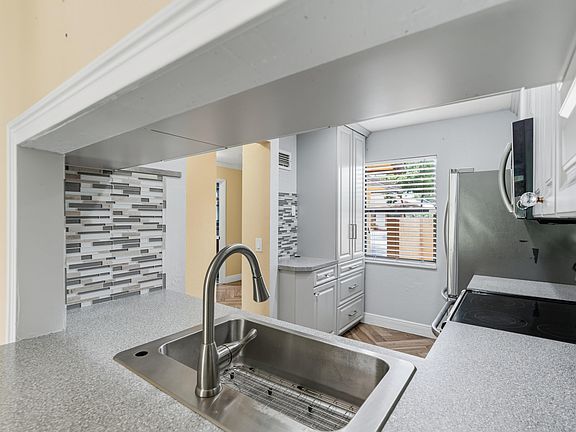 3rd image of 10927 NW 29TH Court