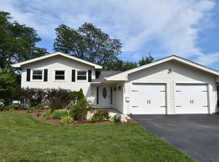 2S037 Churchill Ln, Glen Ellyn, IL 60137