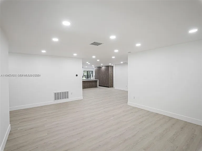 530 NE 91st St — Photo 9