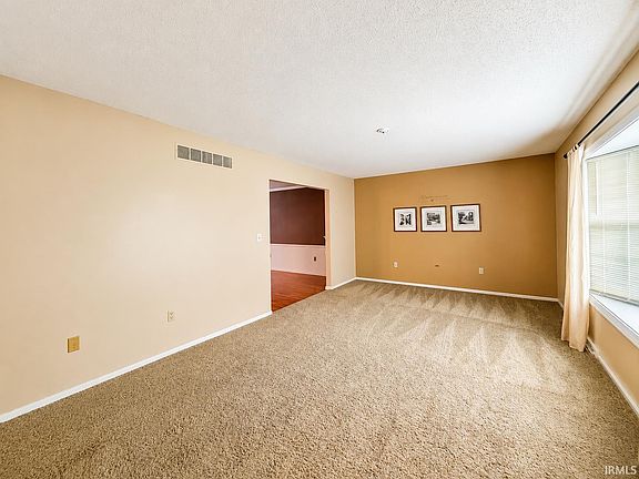 4th image of 9540 Sunnyside Dr
