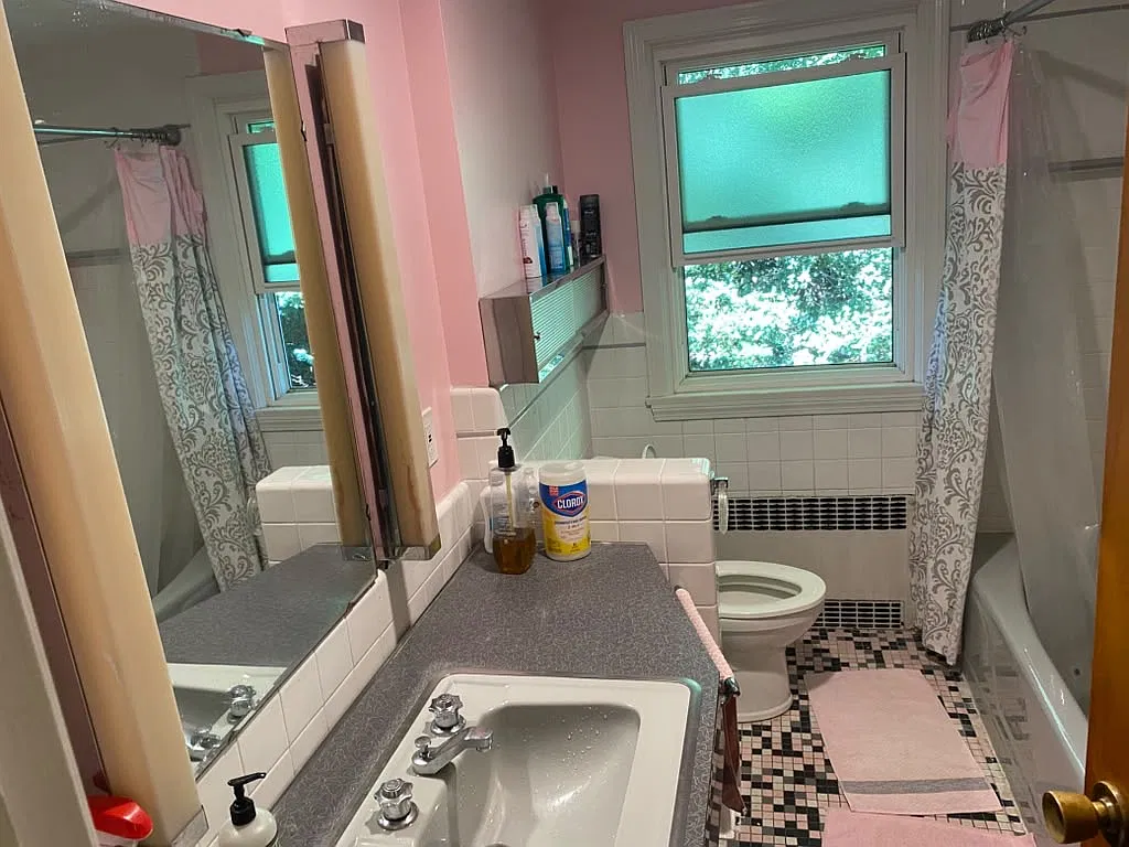 2 bed, $1,100 — Photo 1