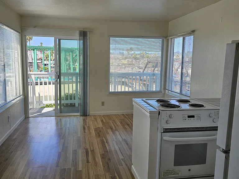 1114 E Cliff Dr #6 — Photo 10