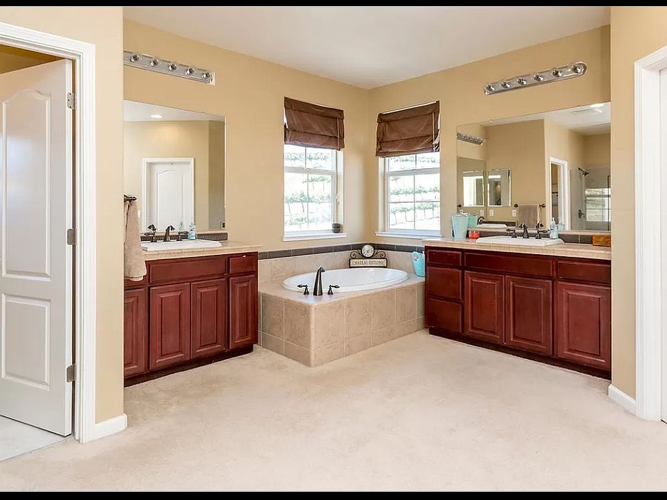 1st image of 9497 California Oak Cir