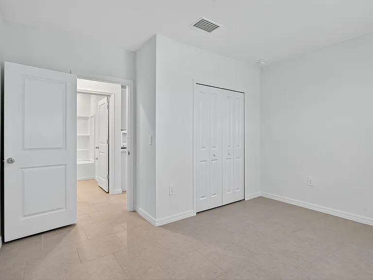19525 Fairhill Ct — Photo 29