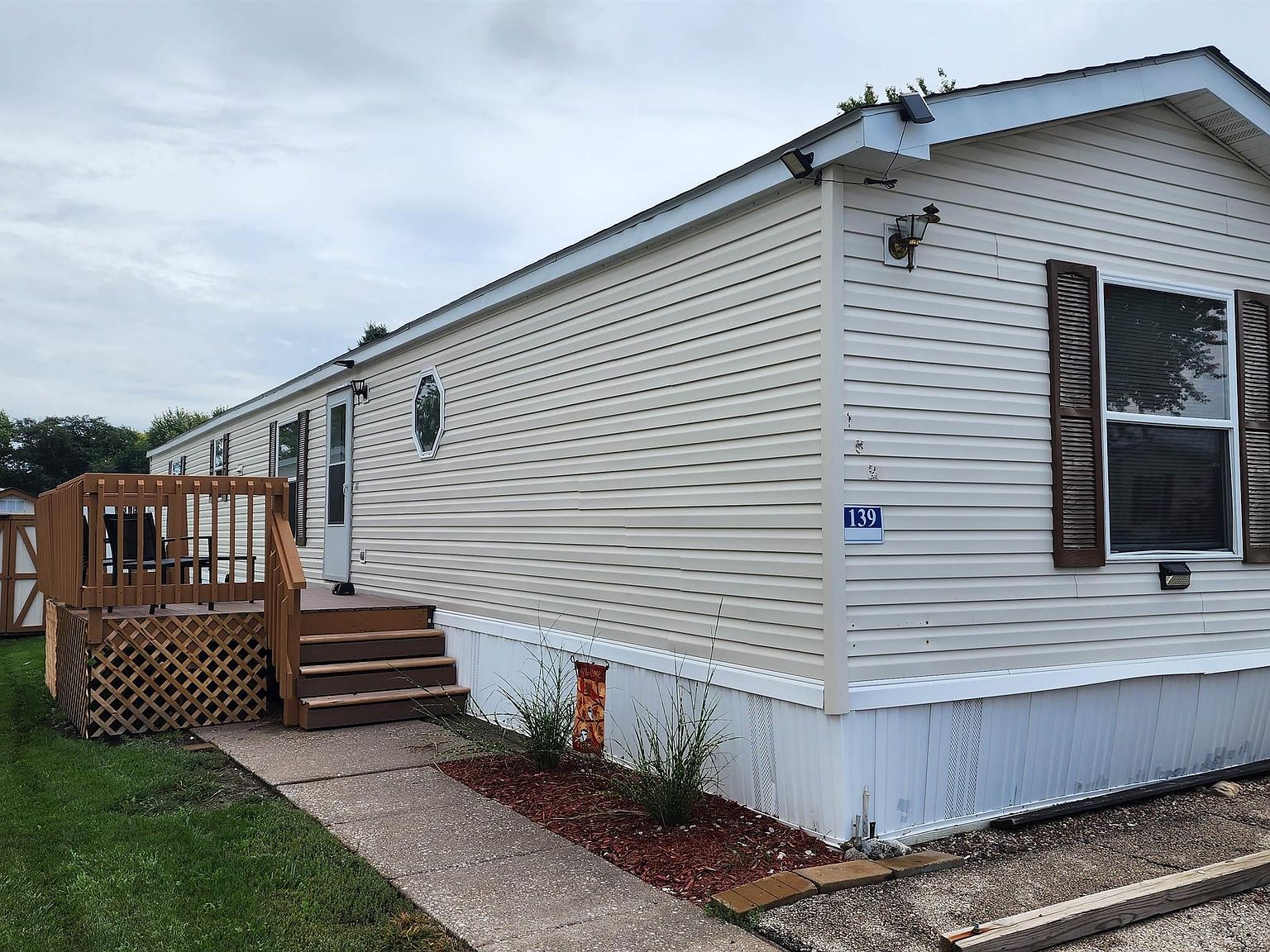 5112 N Fairmount St TRAILER 139, Davenport, IA 52806 | Zillow