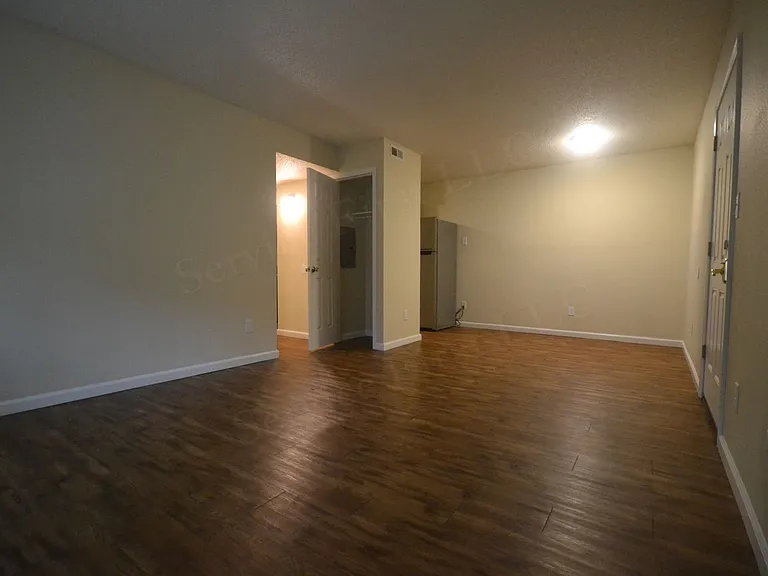 406 Judy St — Photo 9