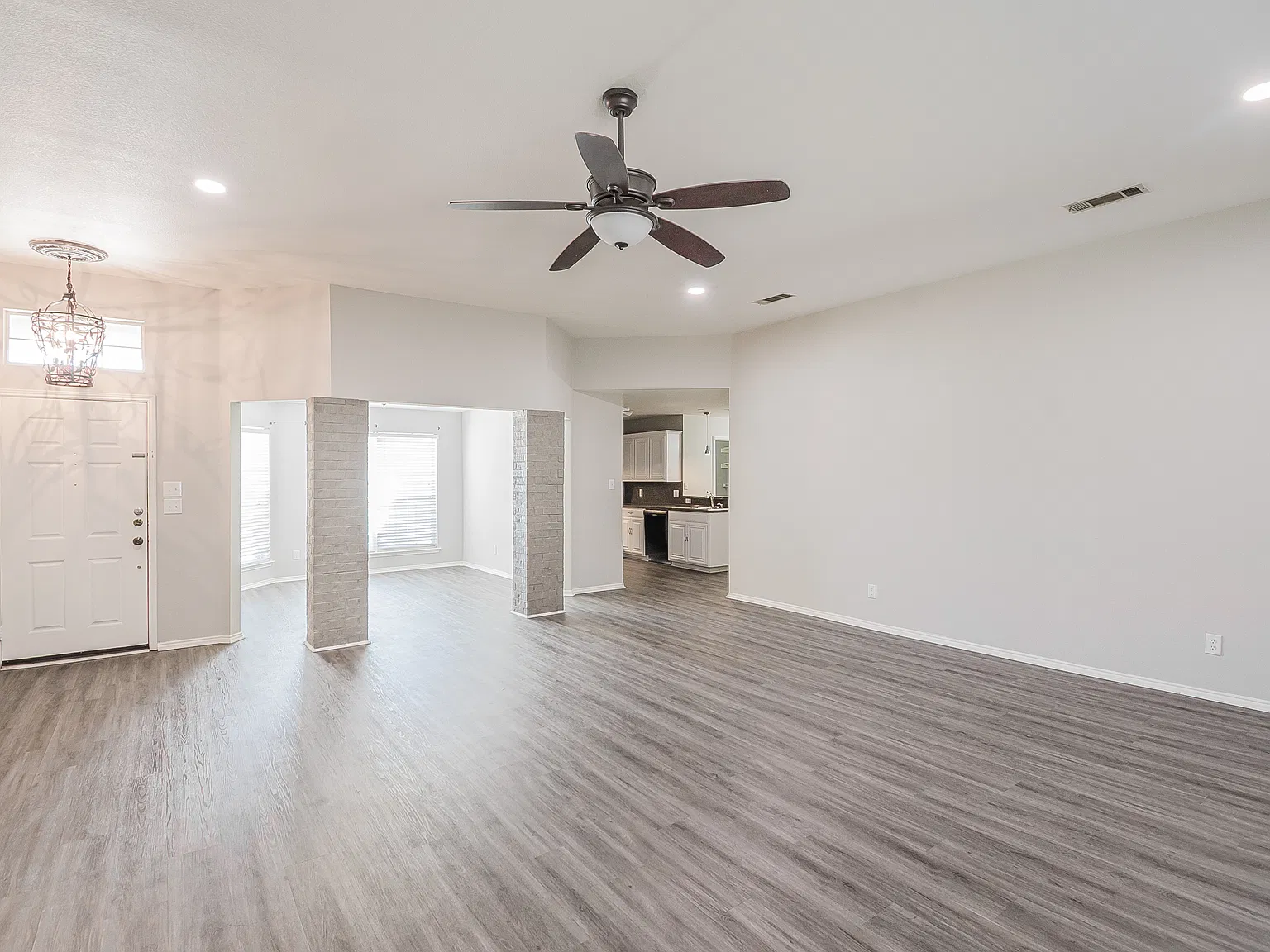 3 bed, 1854 sqft, $2,400 — Photo 3