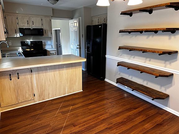 4th image of 827 Stonebrook Blvd