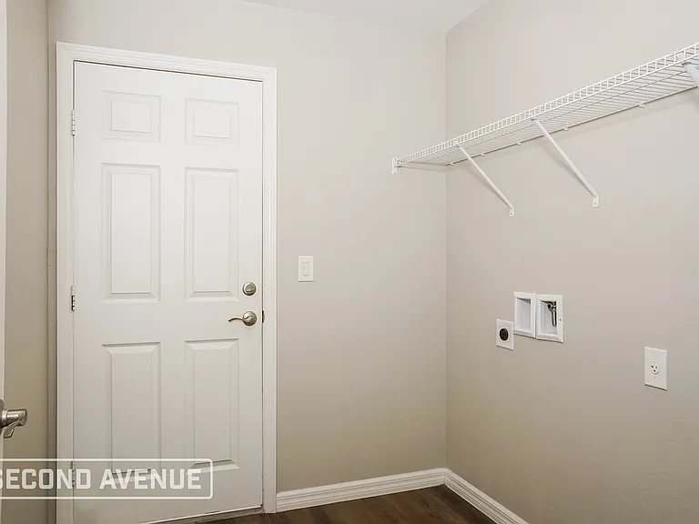 678 Rutland Cir — Photo 19