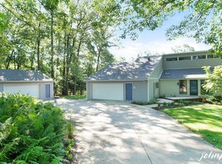 8100 Shadybrook Dr SE, Ada, MI