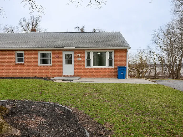 2305 River Rd — Photo 1