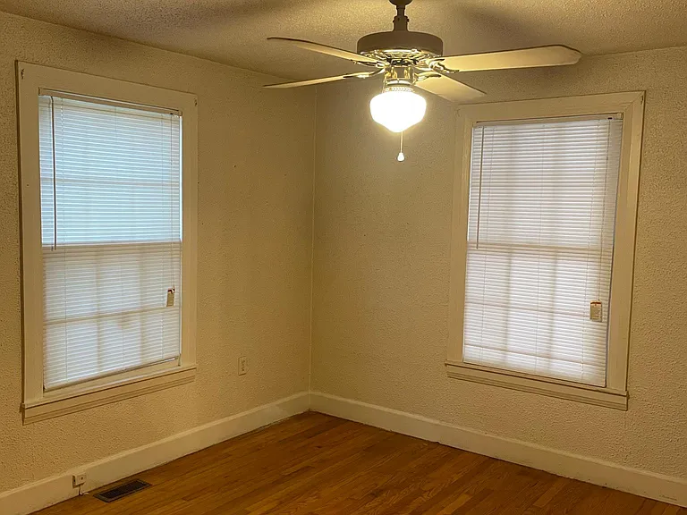 2312 Moss St — Photo 11