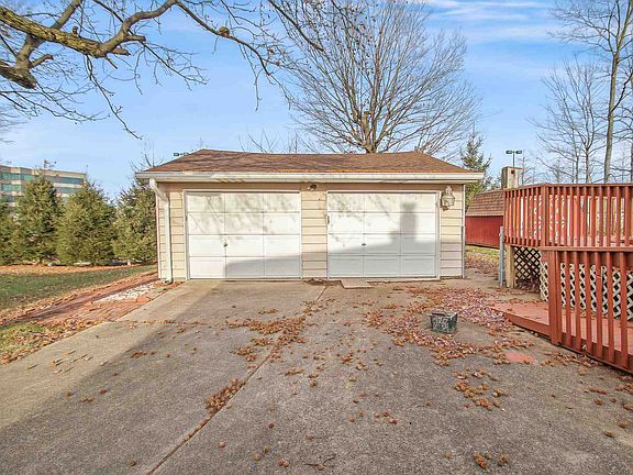 4th image of 7052 Curtis Ave
