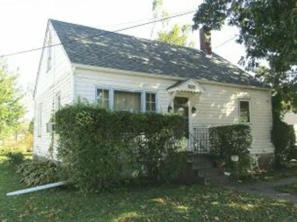 920 N 2nd Ave, Washington, IA 52353