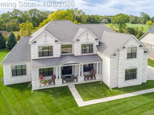 51252 Silverton Dr, Canton, MI 48187