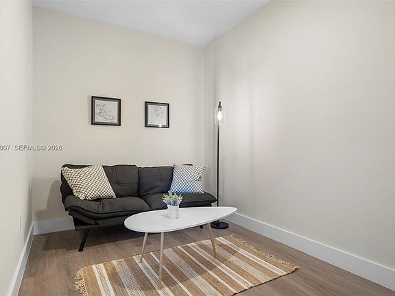 2nd image of 1938 Jackson St #306