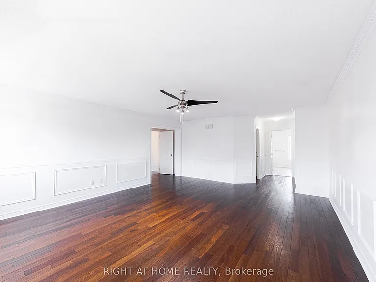 11 Amstel Ave — Photo 23