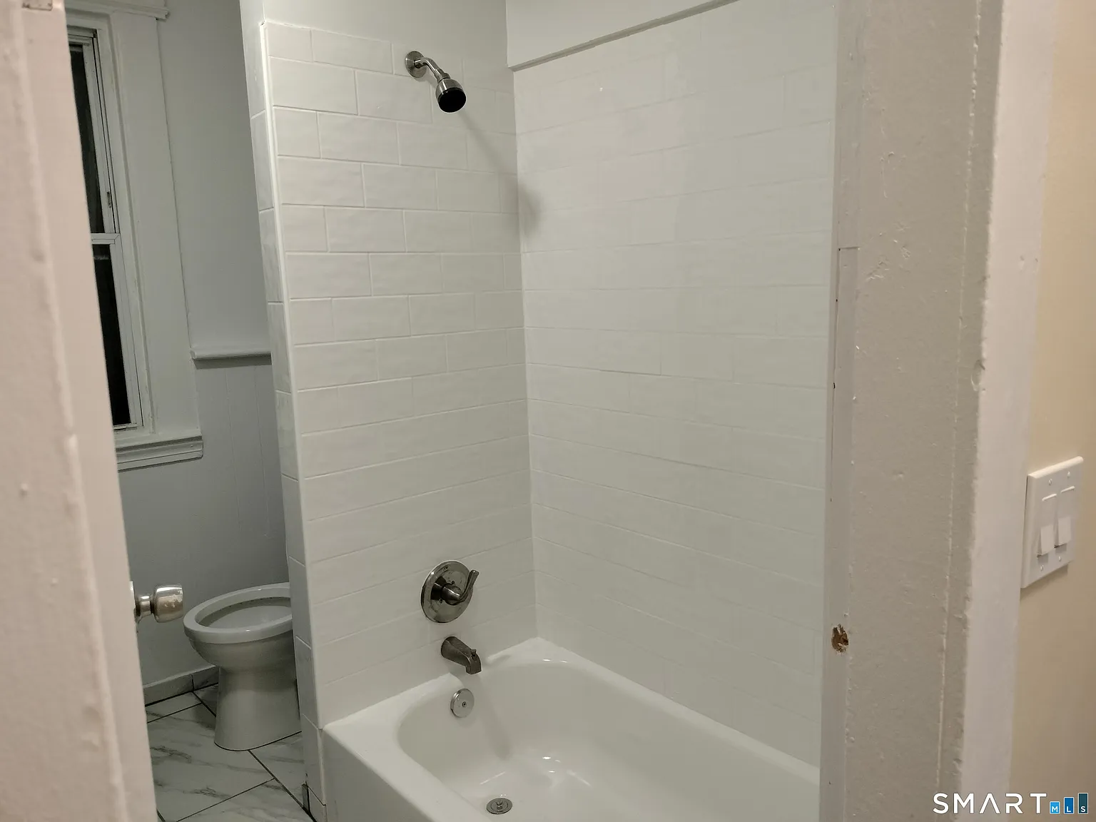 4 bed, 1.0 bath, 1329 sqft, $2,500 — Photo 2