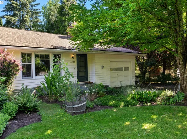 2555 Dillow Dr, West Linn, OR 97068