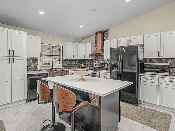 5th image of 1008 SW 33rd St