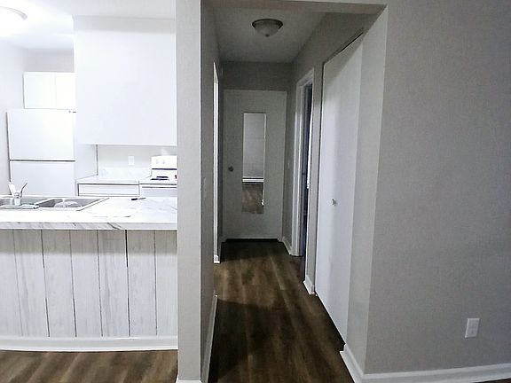4th image of 1050 Cato Ln