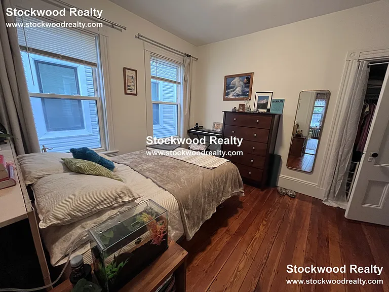 274 E Cottage St #1 — Photo 8