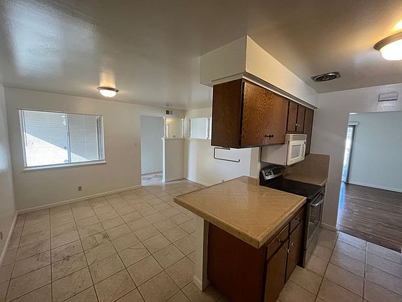 4th image of 1523 Wallis Ave