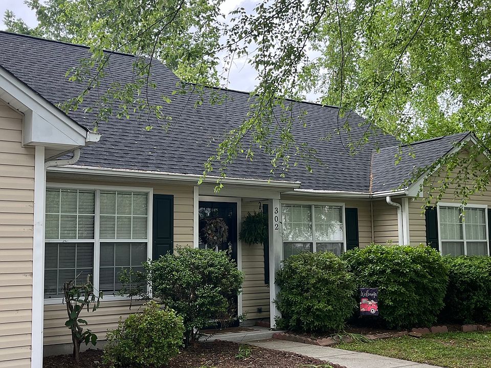 1st image of 302 Carriage Ct